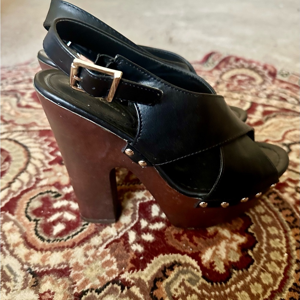 Breckelles Black and Brown Platform Sandals